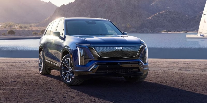 Cadillac SUV- Vistiq