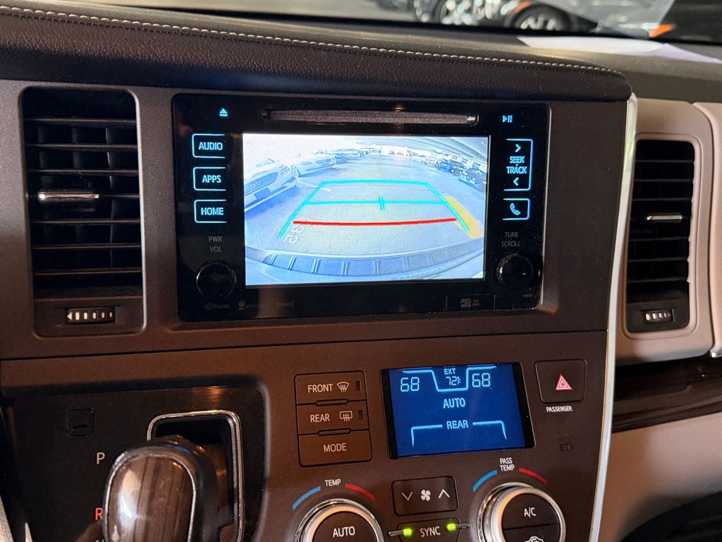 2017 Toyota Sienna XLE Premium 8 Passenger