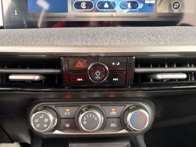 2025 Nissan Kicks MPV SV