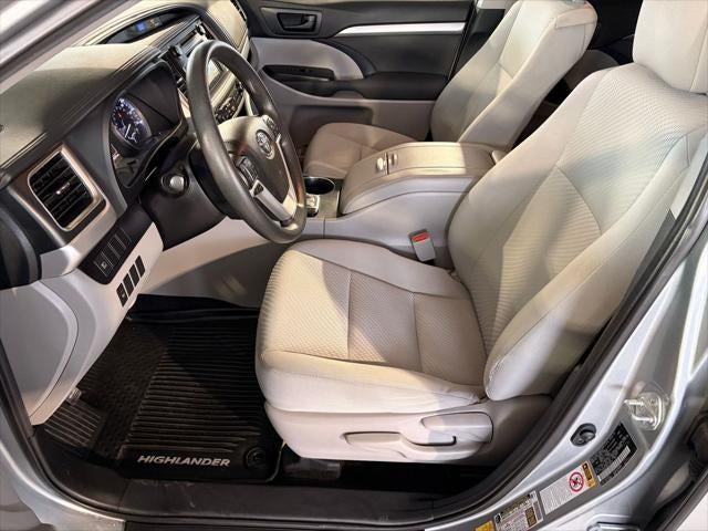 2019 Toyota HIGHLANDER LE