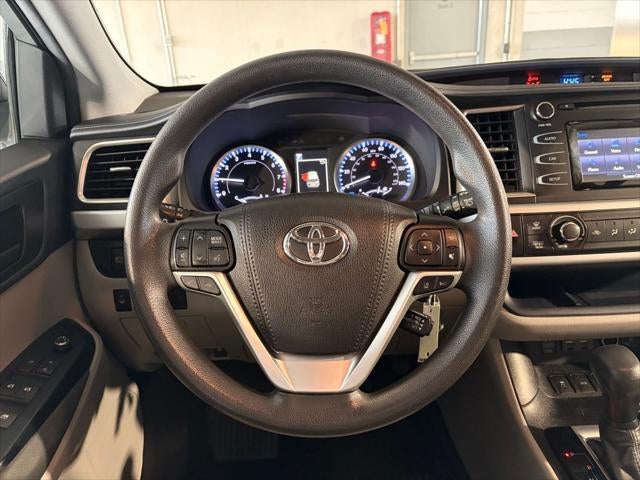 2019 Toyota HIGHLANDER LE