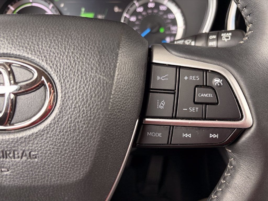 2025 Toyota Highlander Hybrid XLE