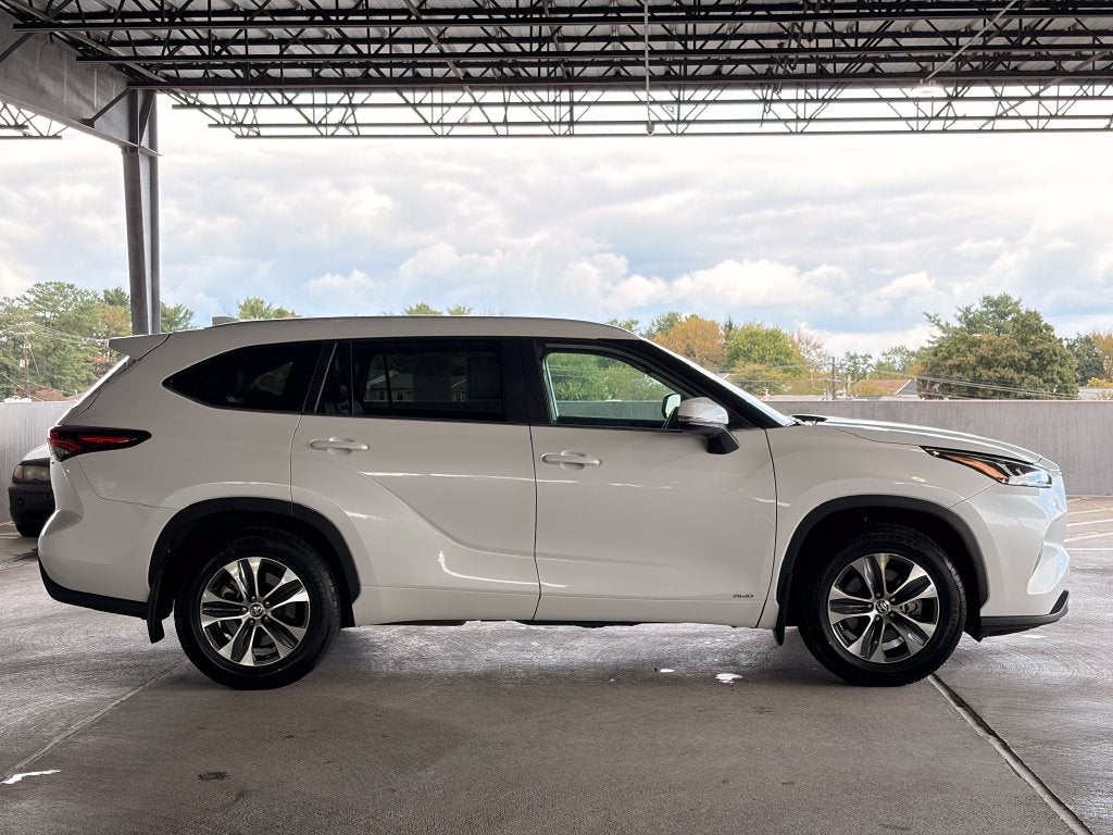 2025 Toyota Highlander Hybrid XLE