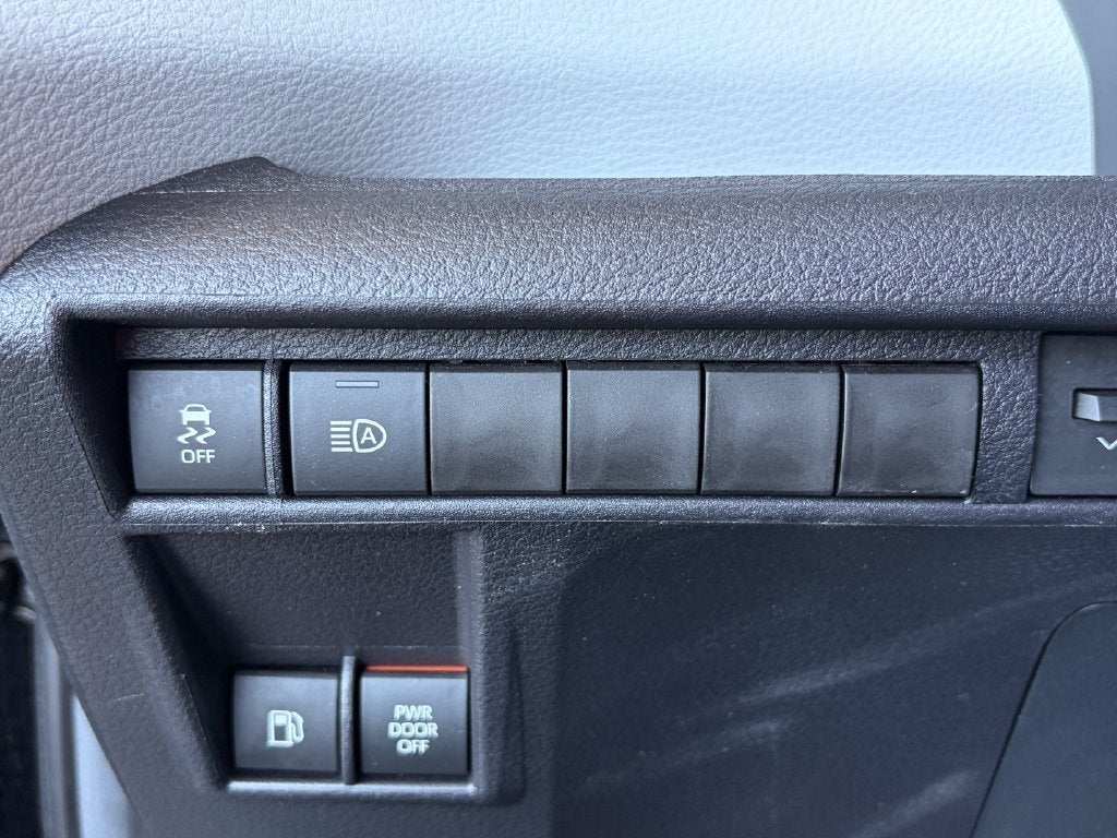 2025 Toyota Sienna LE 8 Passenger