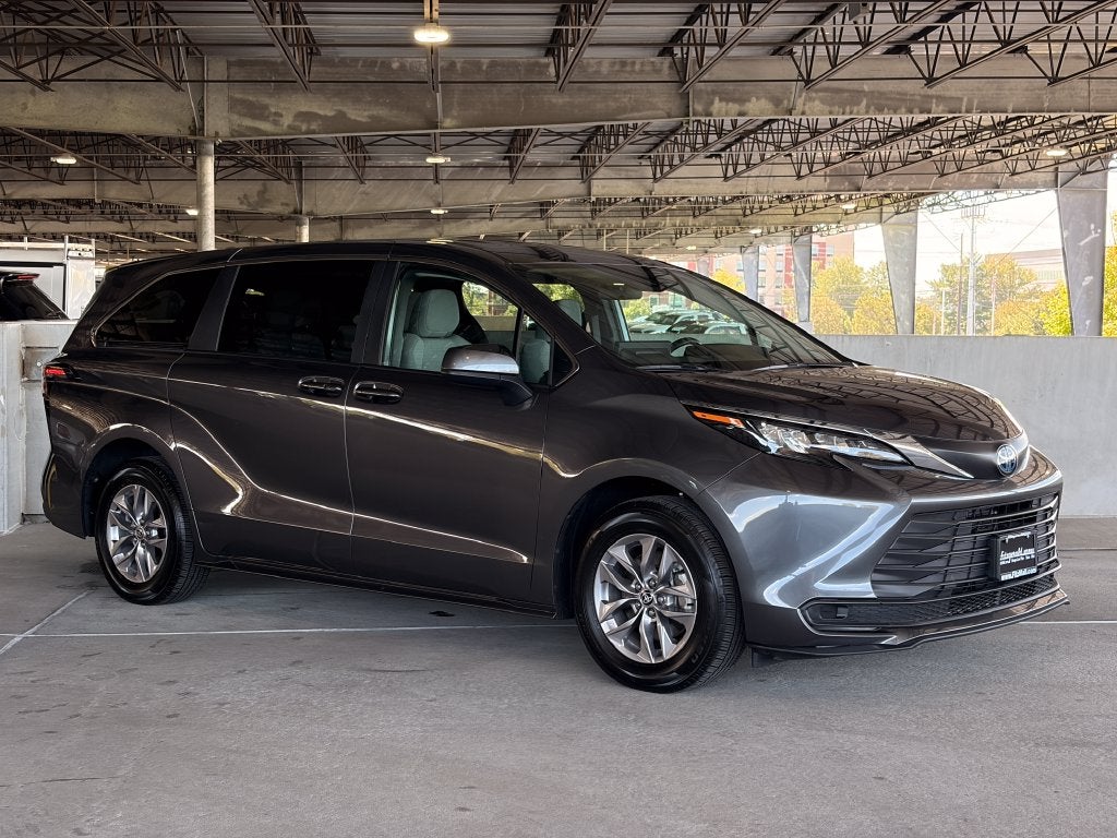 2025 Toyota Sienna LE 8 Passenger