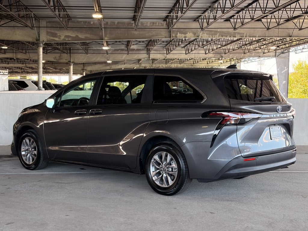 2025 Toyota Sienna LE 8 Passenger