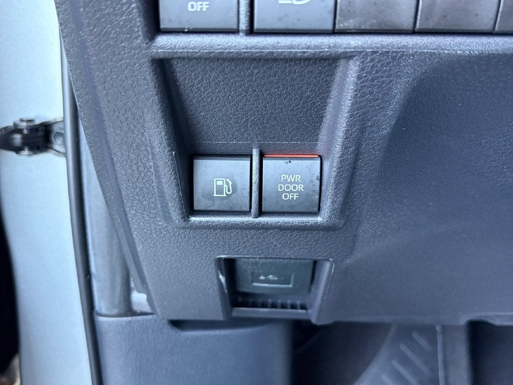 2025 Toyota Sienna LE 8 Passenger