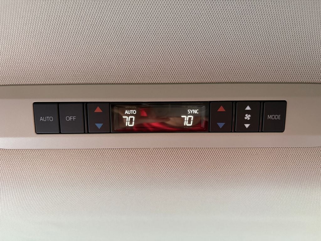2024 Toyota Sienna XLE 8 Passenger