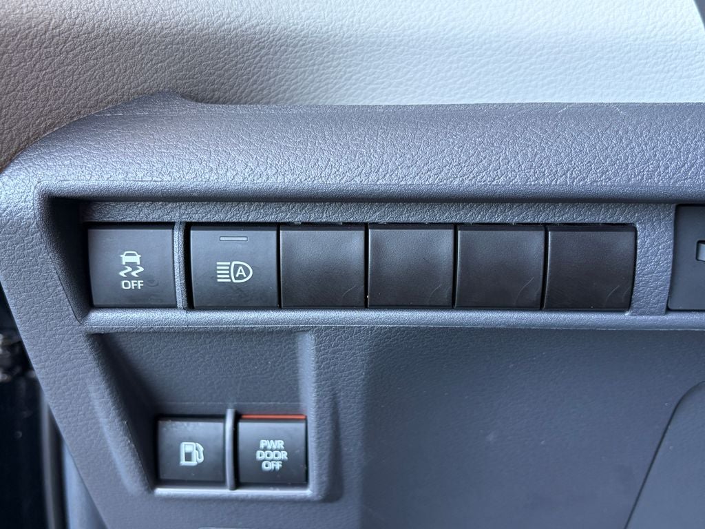 2024 Toyota Sienna XLE 8 Passenger