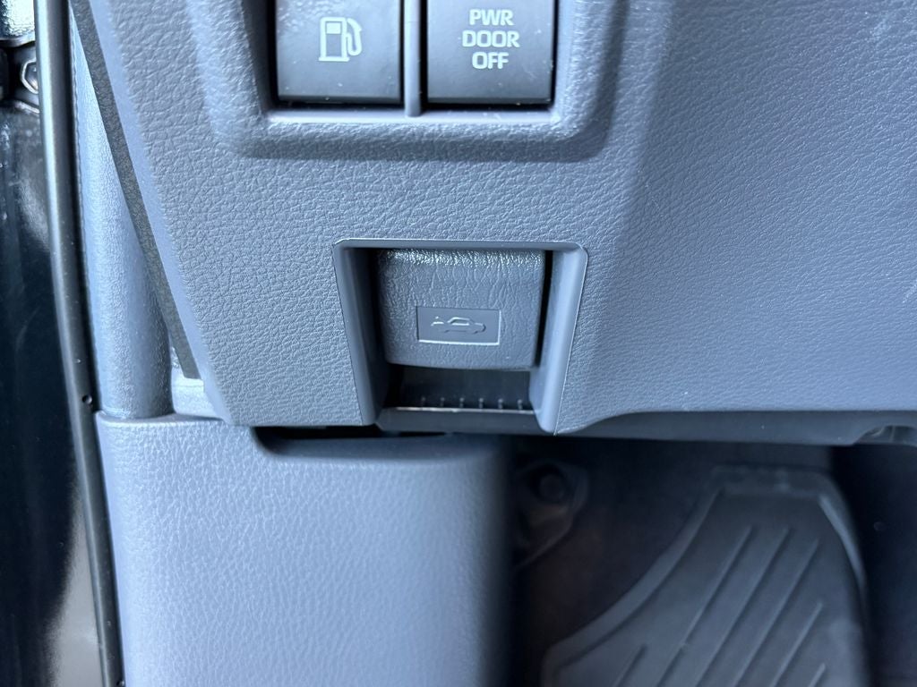 2024 Toyota Sienna XLE 8 Passenger