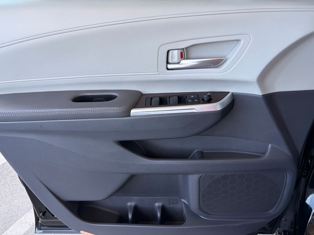 2024 Toyota Sienna XLE 8 Passenger