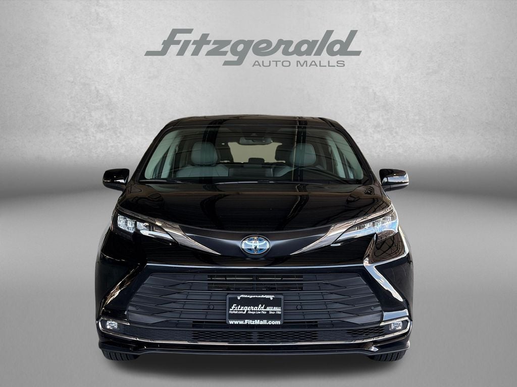 2024 Toyota Sienna XLE 8 Passenger
