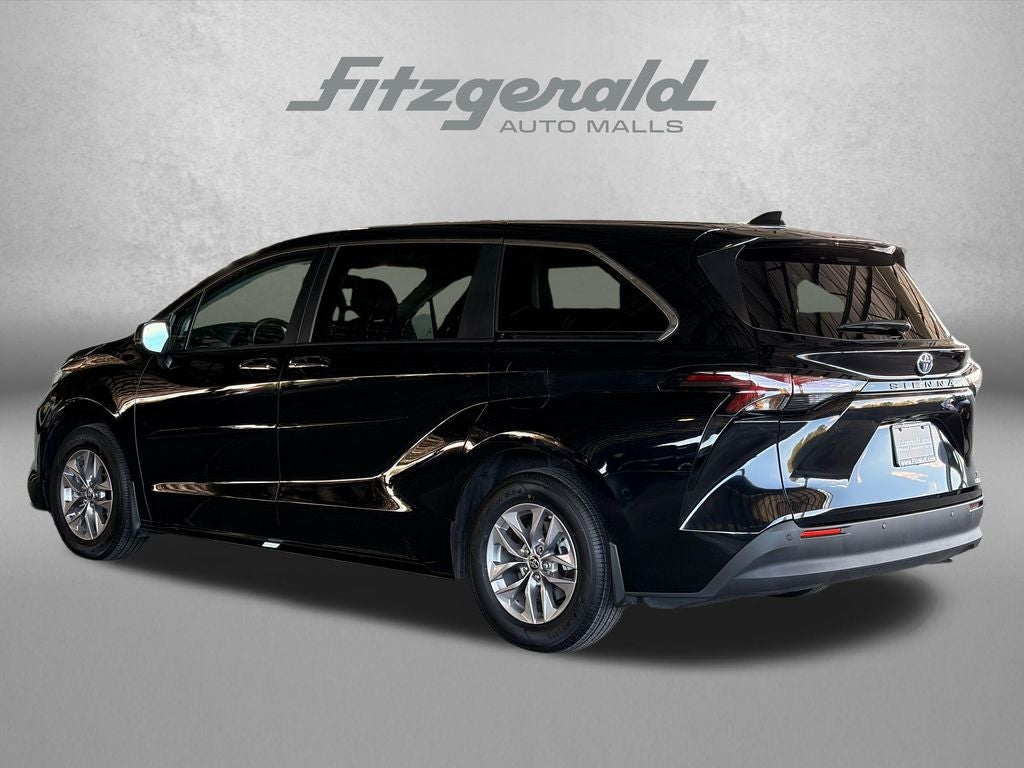 2024 Toyota Sienna XLE 8 Passenger