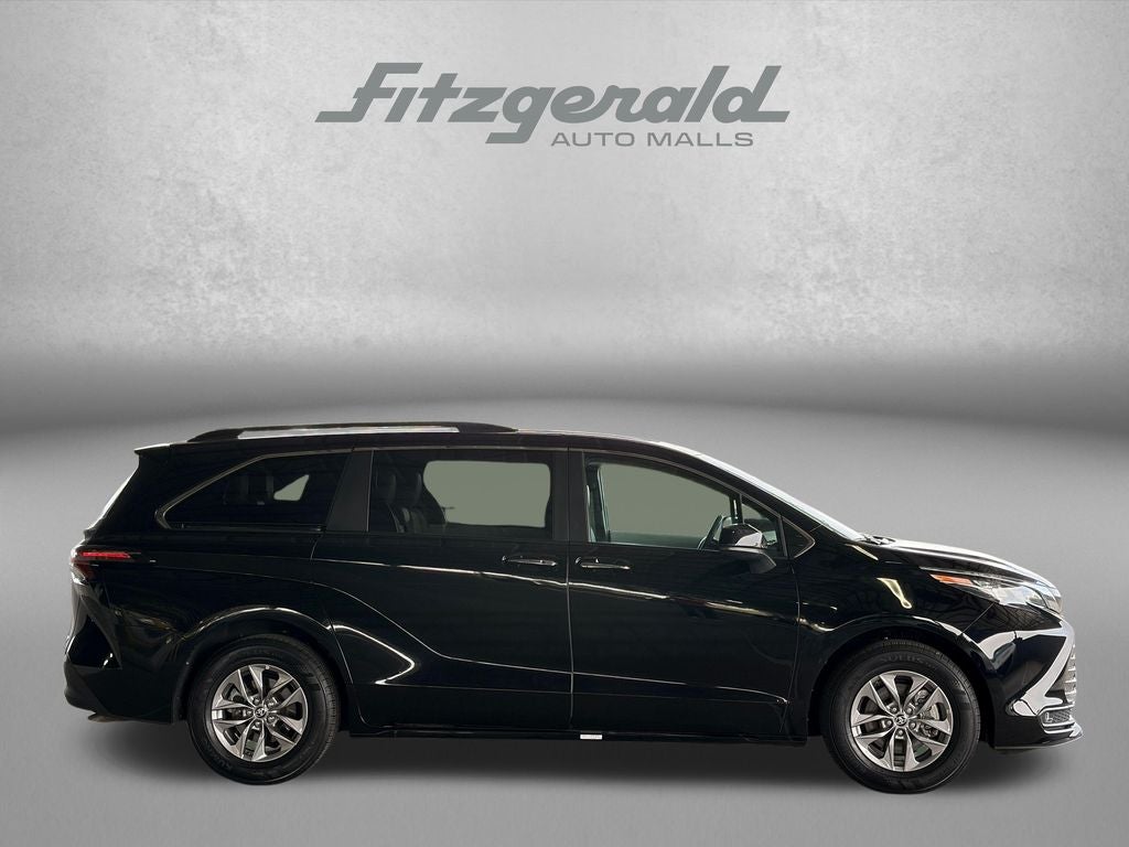 2025 Toyota SIENNA XLE XLE 8 Passenger