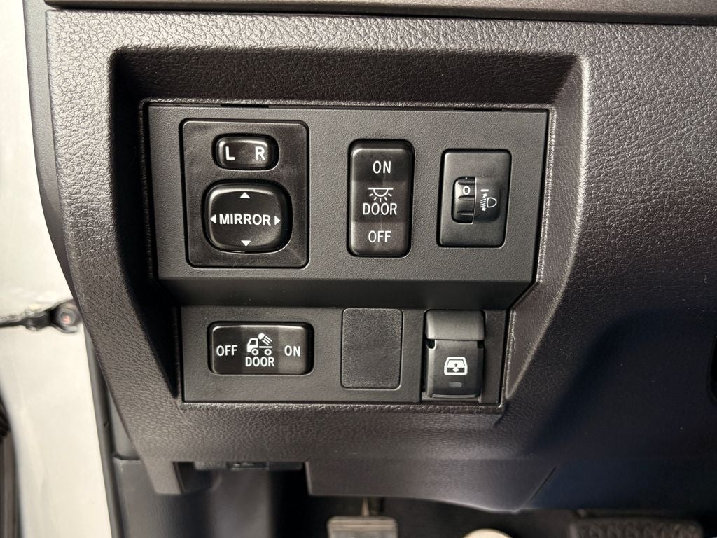 2015 Toyota TUNDRA 4X4 SR5 CrewMax