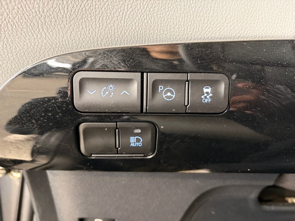 2022 Toyota PRIUS XLE AWD-e