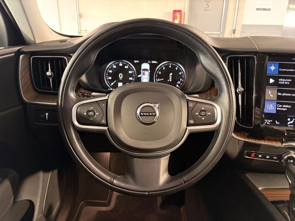 2021 Volvo XC60 T5 Momentum