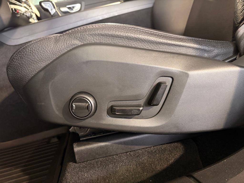 2021 Volvo XC60 T5 Momentum