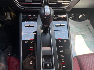 2025 Porsche Macan AWD
