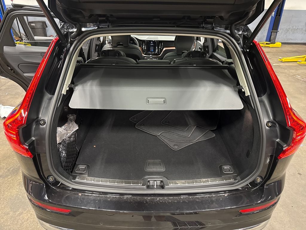 2023 Volvo XC60 Recharge Plug-In Hybrid T8 Plus Bright Theme