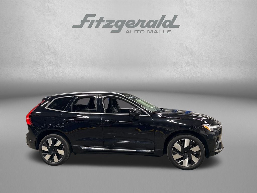 2023 Volvo XC60 Recharge Plug-In Hybrid T8 Plus Bright Theme