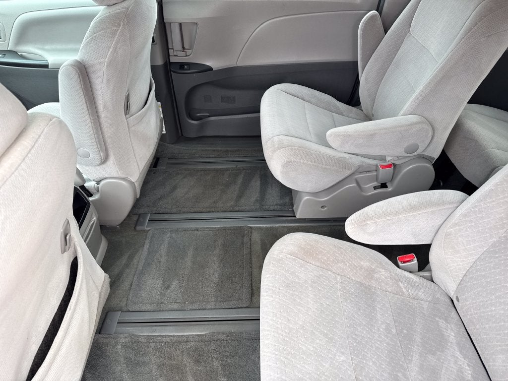 2015 Toyota Sienna LE 7 Passenger