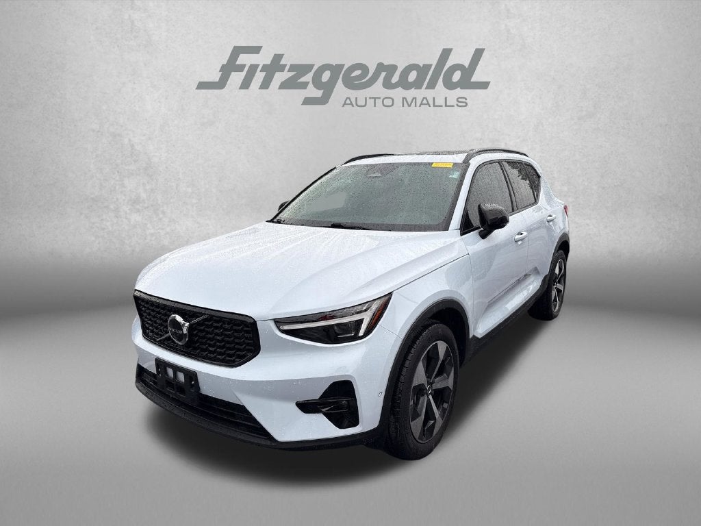 2026 Volvo XC40 B5 Plus