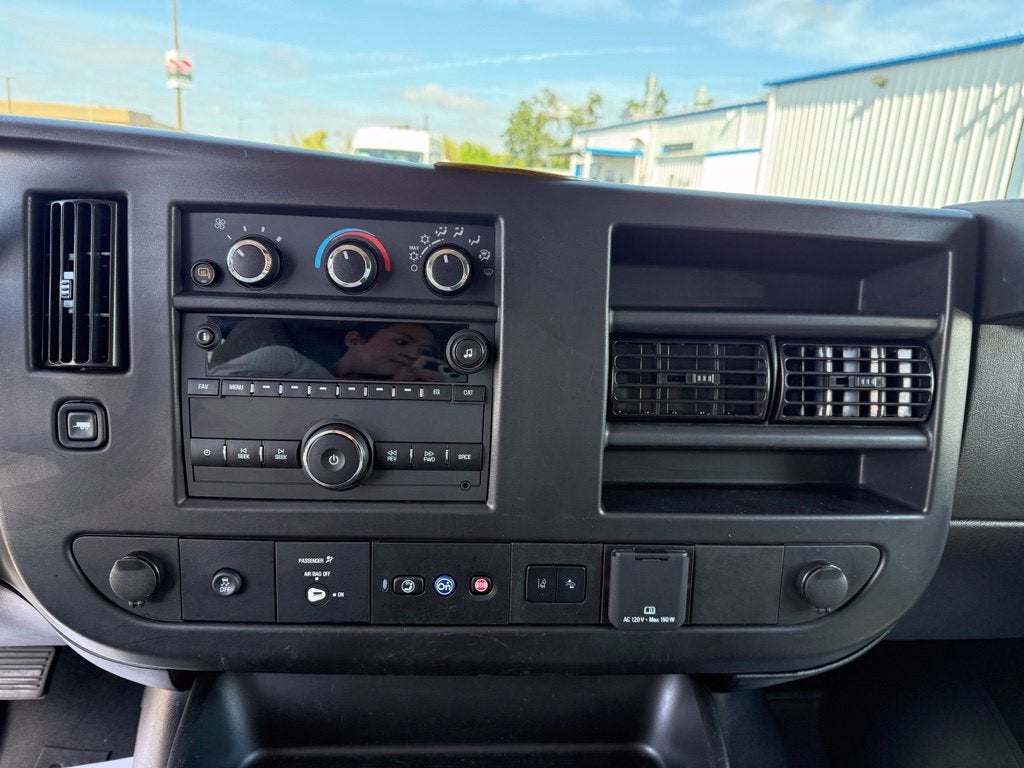 2025 Chevrolet Express LT Passenger