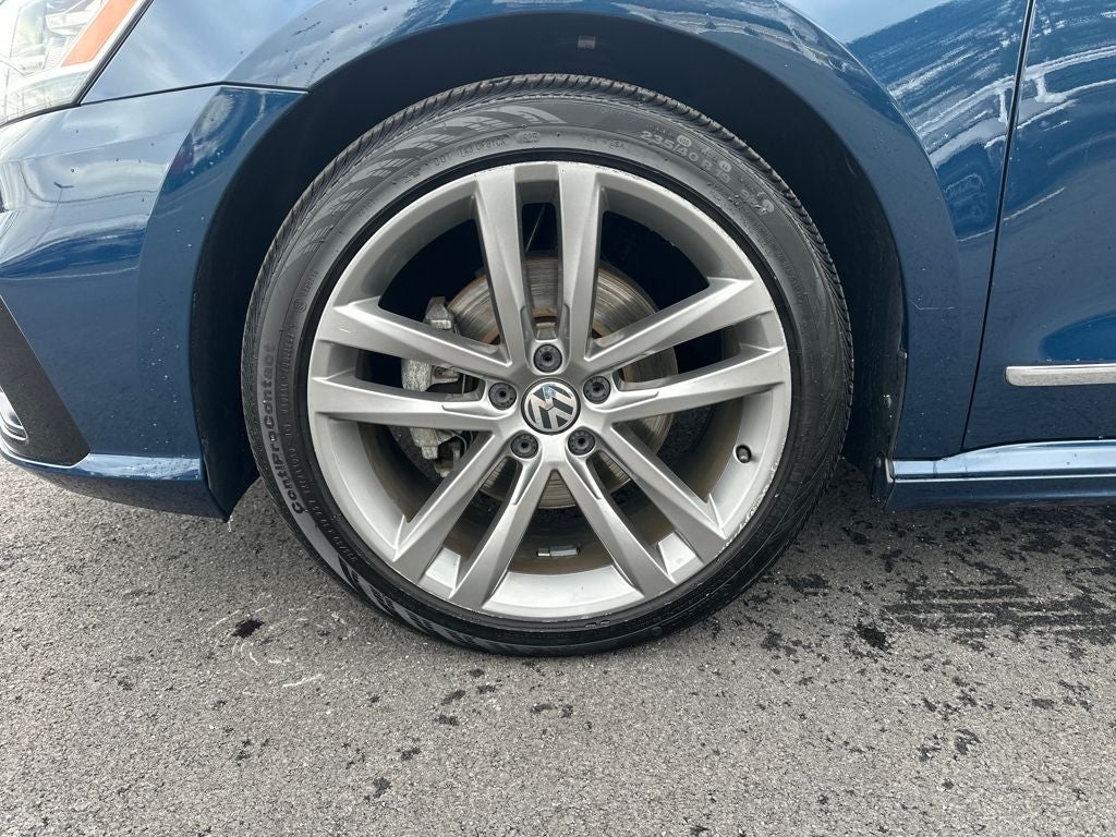2019 Volkswagen Passat 2.0T SE R-Line