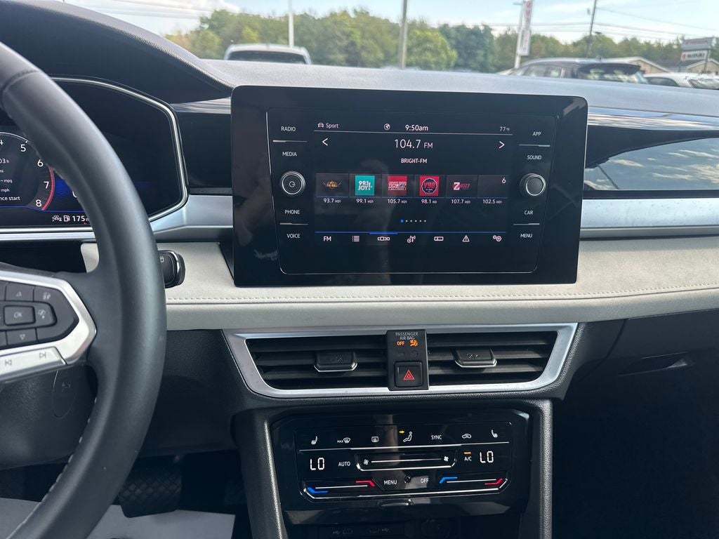 2025 Volkswagen Taos 1.5T SE