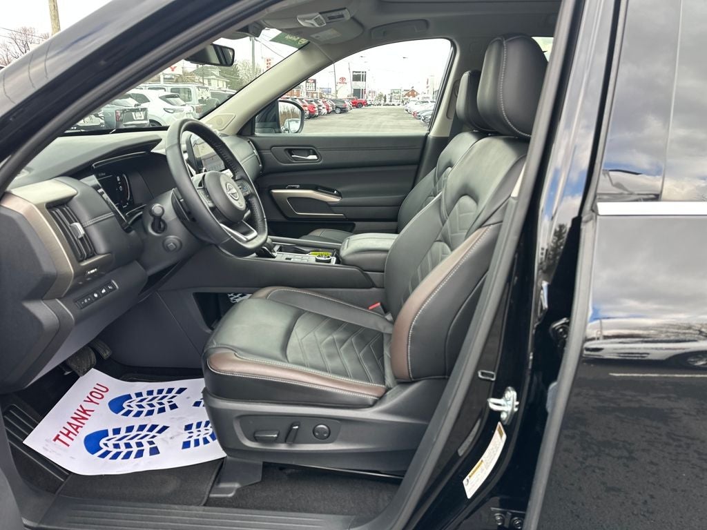 2025 Nissan Pathfinder Platinum