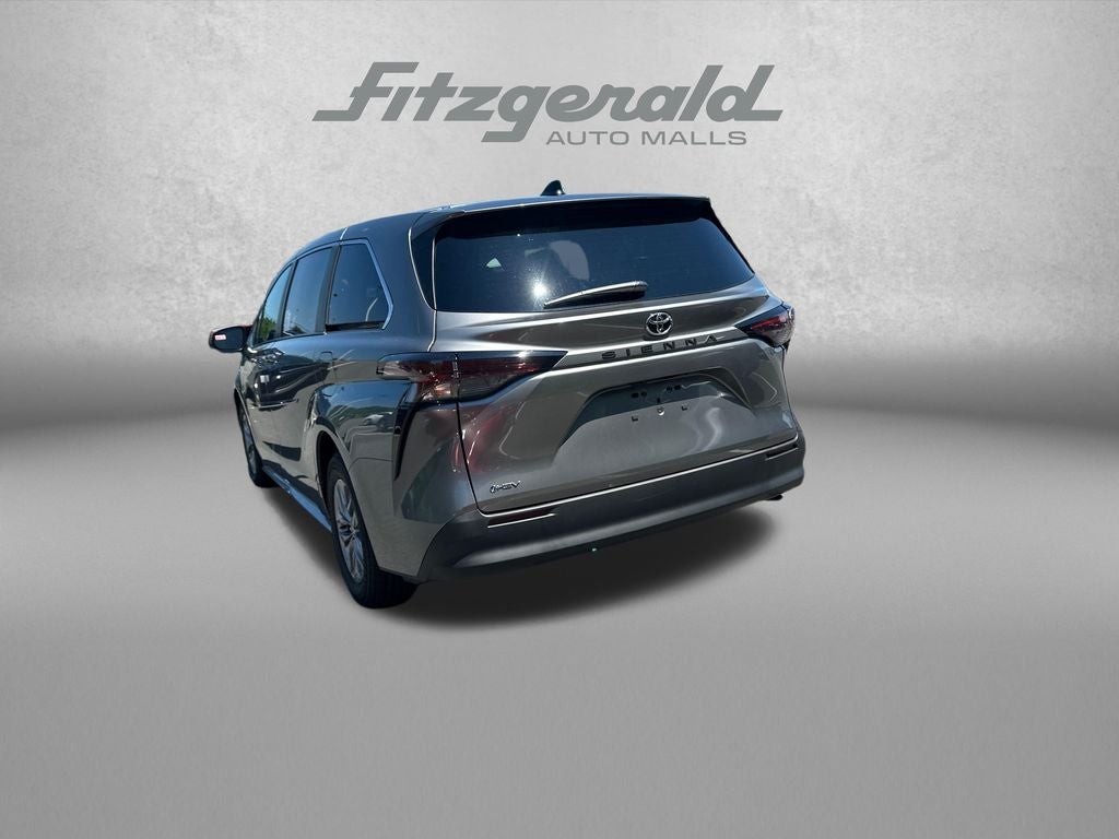 2026 Toyota Sienna LE 8 Passenger