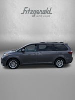 2017 Toyota SIENNA XLE 3.5L XLE 8 Passenger