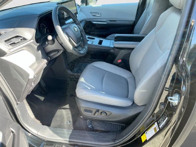 2025 Toyota Sienna XLE 8 Passenger