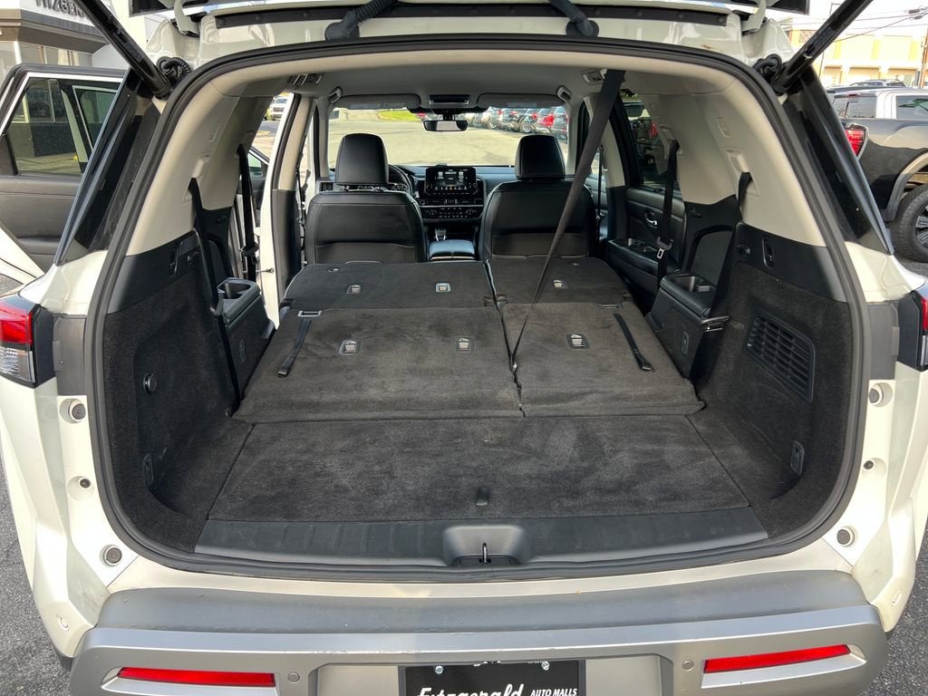 2023 Nissan Pathfinder SL