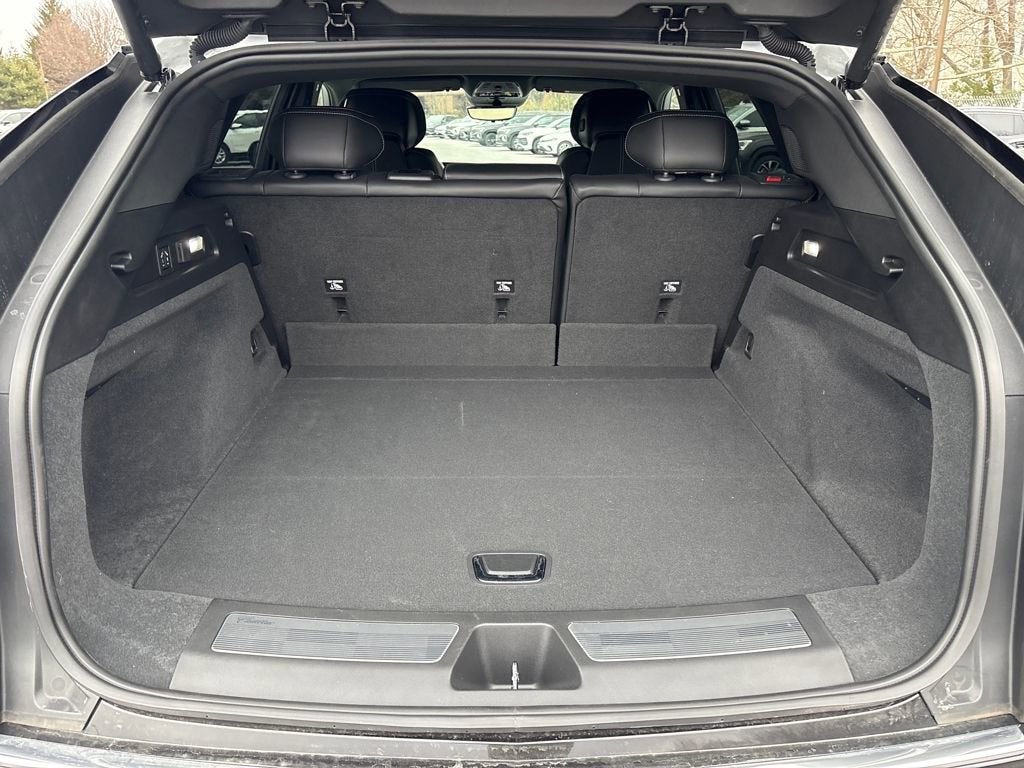 2025 Cadillac LYRIQ Luxury 2