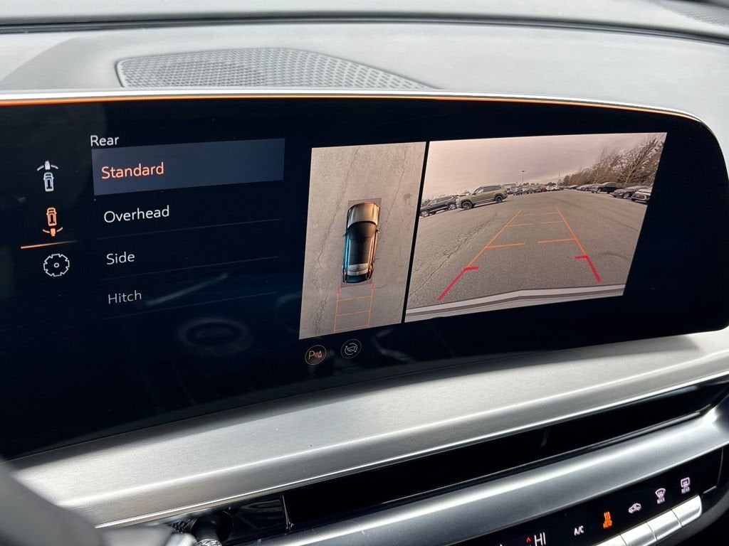 2025 Cadillac LYRIQ Luxury 2