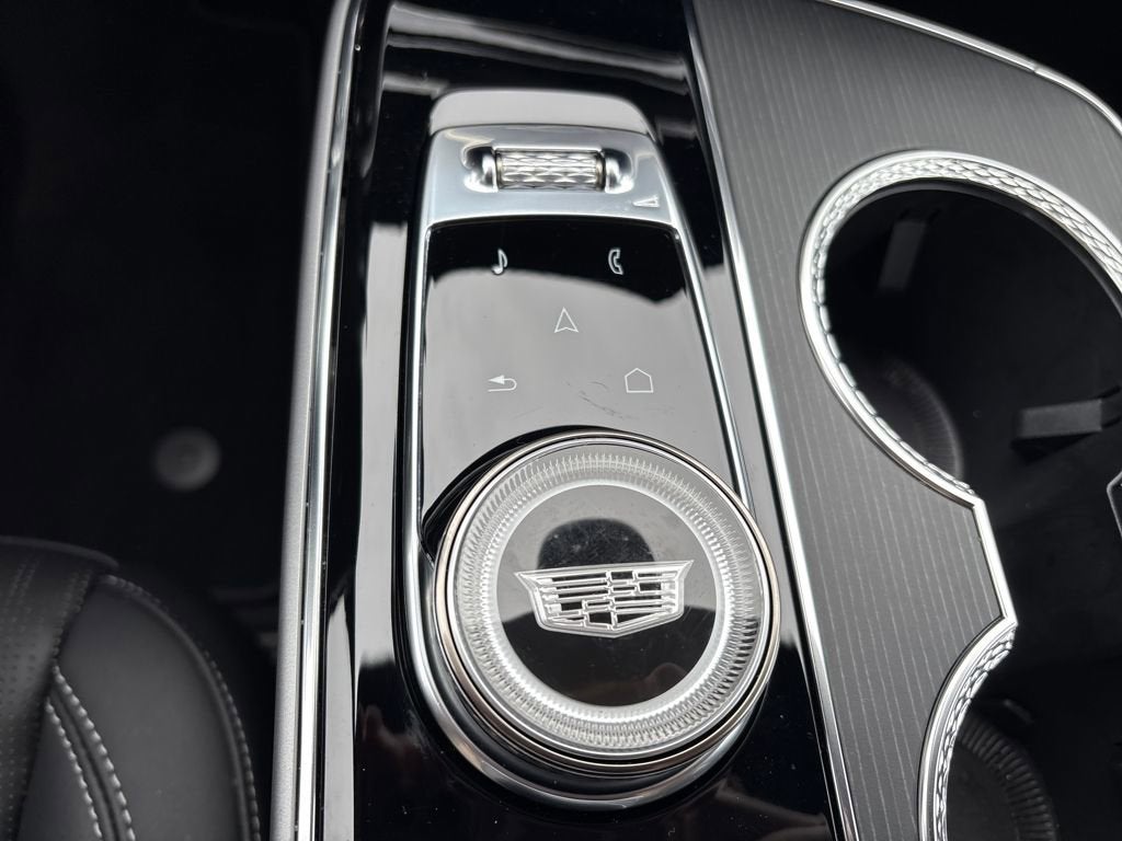 2025 Cadillac LYRIQ Luxury 2