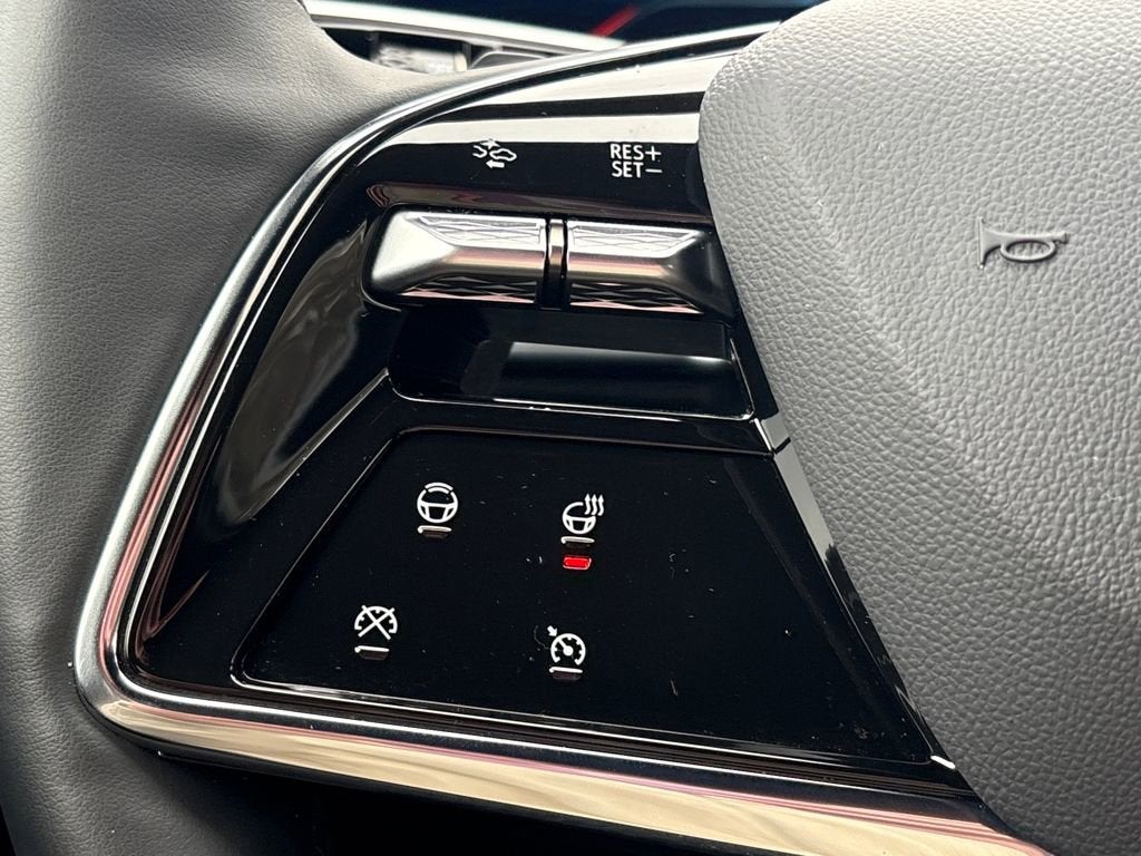 2025 Cadillac LYRIQ Luxury 2