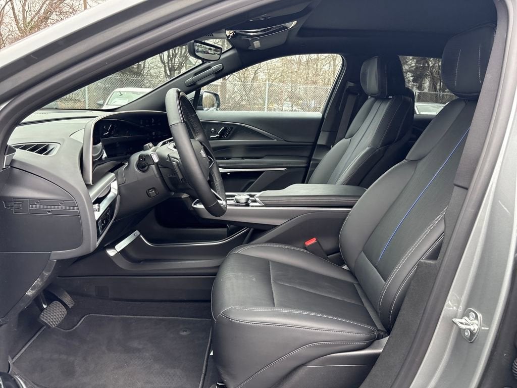 2025 Cadillac LYRIQ Luxury 2