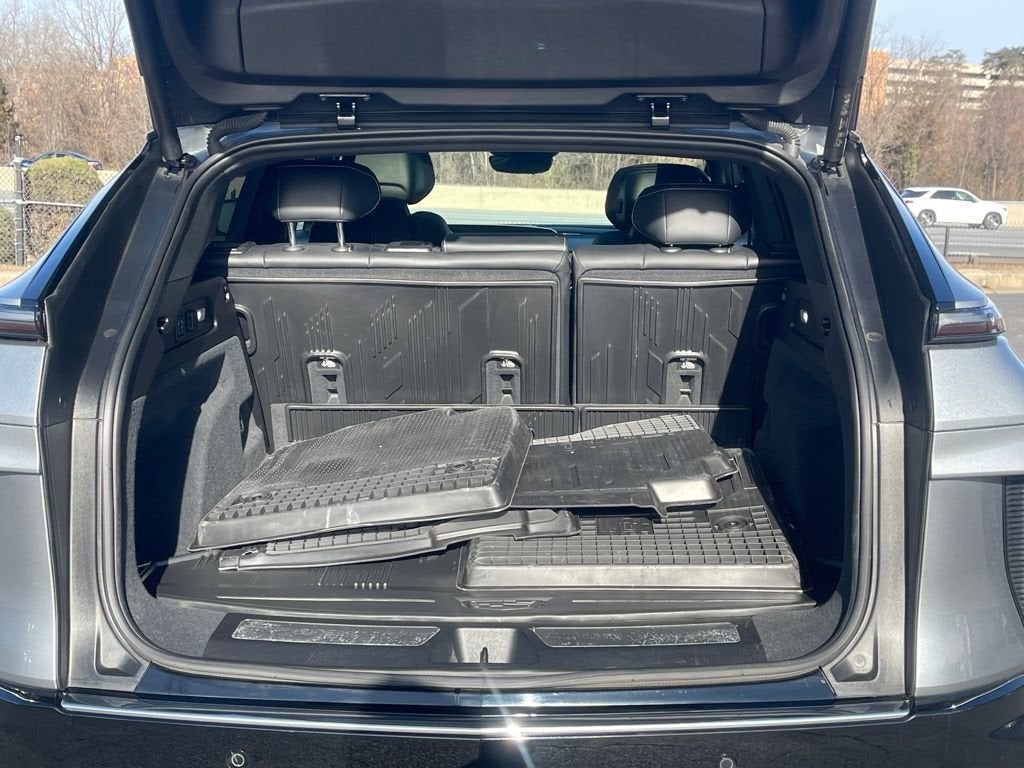 2024 Cadillac LYRIQ Luxury 3