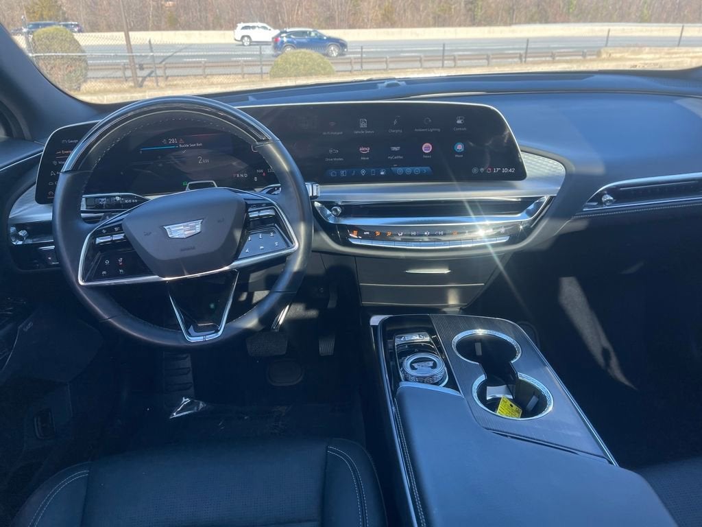 2024 Cadillac LYRIQ Luxury 3