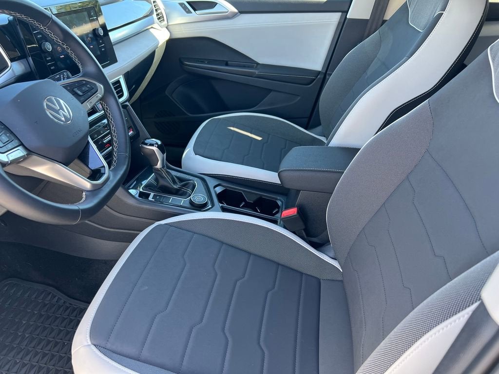 2025 Volkswagen Taos SE