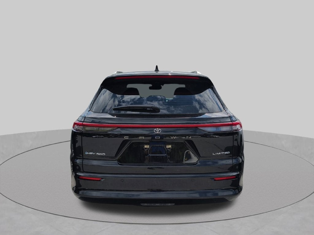 2025 Toyota Crown Signia XLE