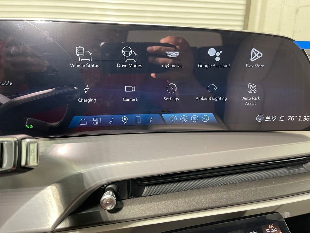 2026 Cadillac VISTIQ Sport