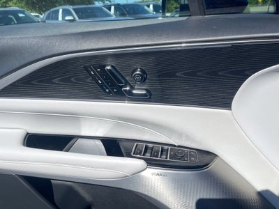 2024 Cadillac LYRIQ Luxury 2