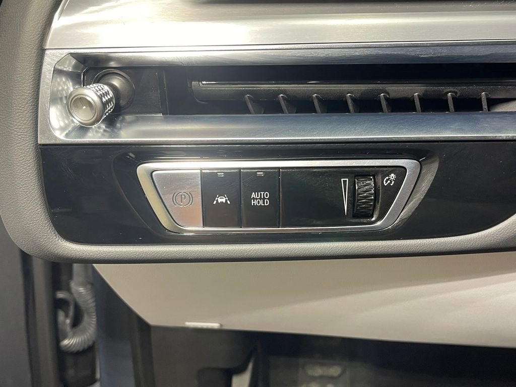 2025 Cadillac LYRIQ Luxury 2