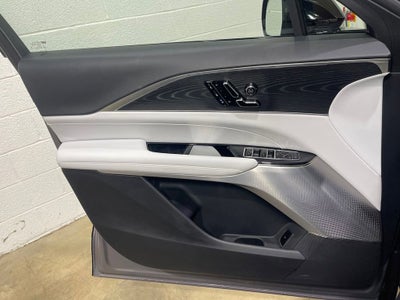 2025 Cadillac LYRIQ Luxury 2