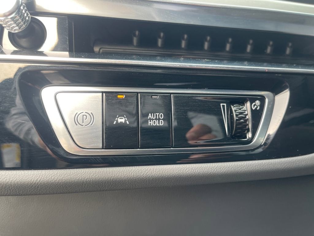 2024 Cadillac LYRIQ Luxury 3