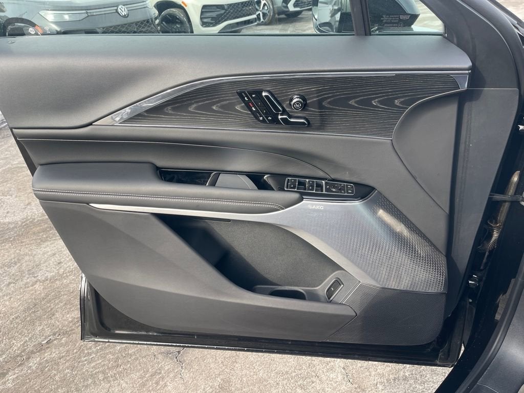 2024 Cadillac LYRIQ Luxury 3